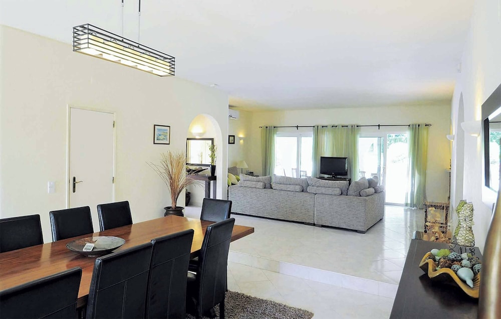 Villa Holly