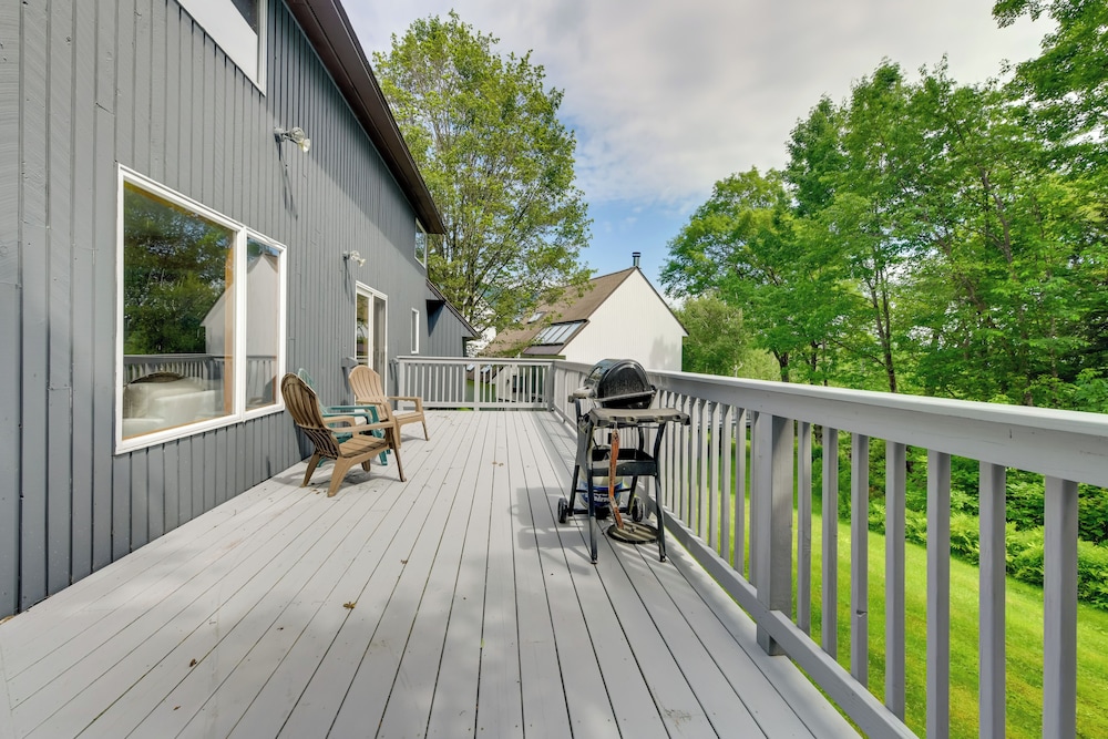 Ski-in/ski-out Sugarbush Retreat w/ Indoor Hot Tub