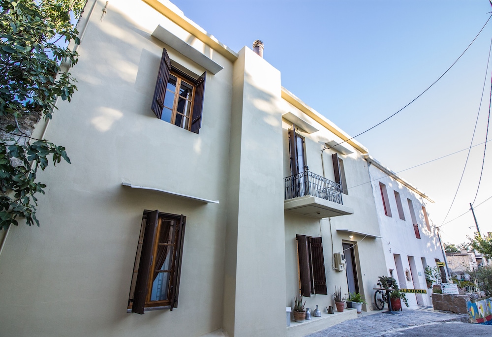 Malaxiana Houses