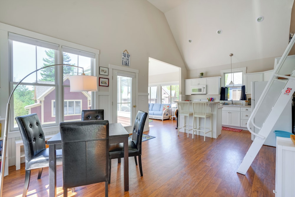 Lake Access & Pools: Sun-soaked Westford Cottage!