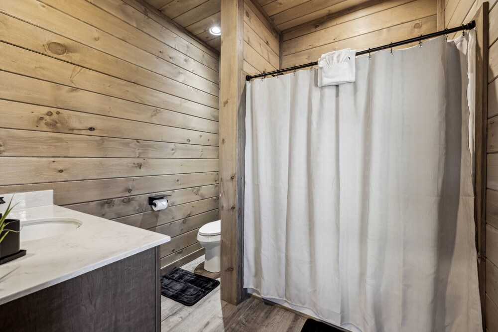 Jerne To The Top 4 Bedroom Cabin