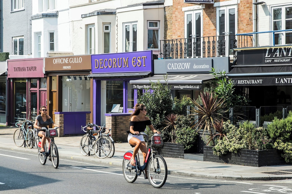 Winchendon Road by Onefinestay