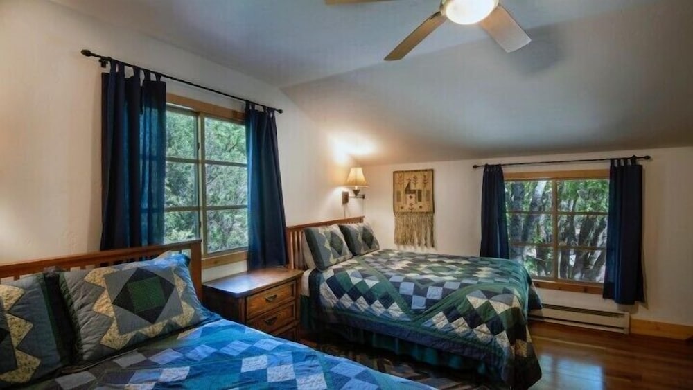 Scenic Wonders Bassett Cabin 5 Bedrooms view 3