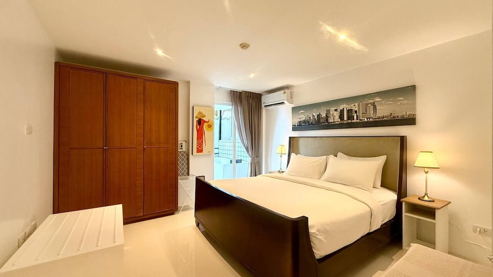 B11 Sunset Plaza Partial Seaview 1 Bedroom 1 Bathroom With Large Jaguzzi