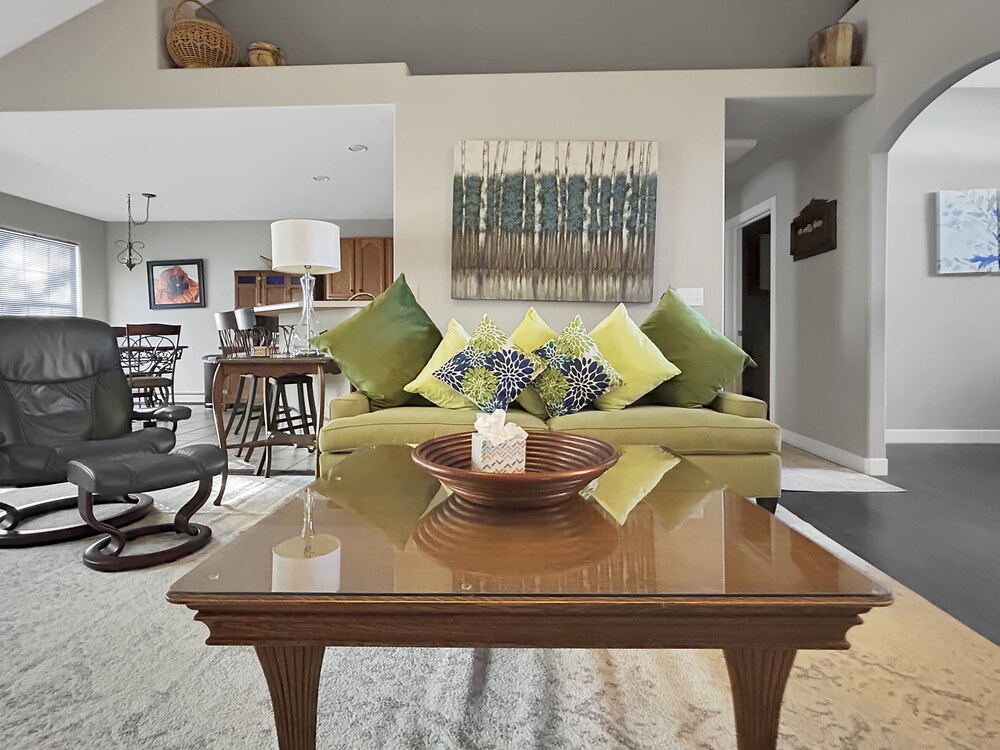 Paradise Hills Oasis 4 Bedroom Home