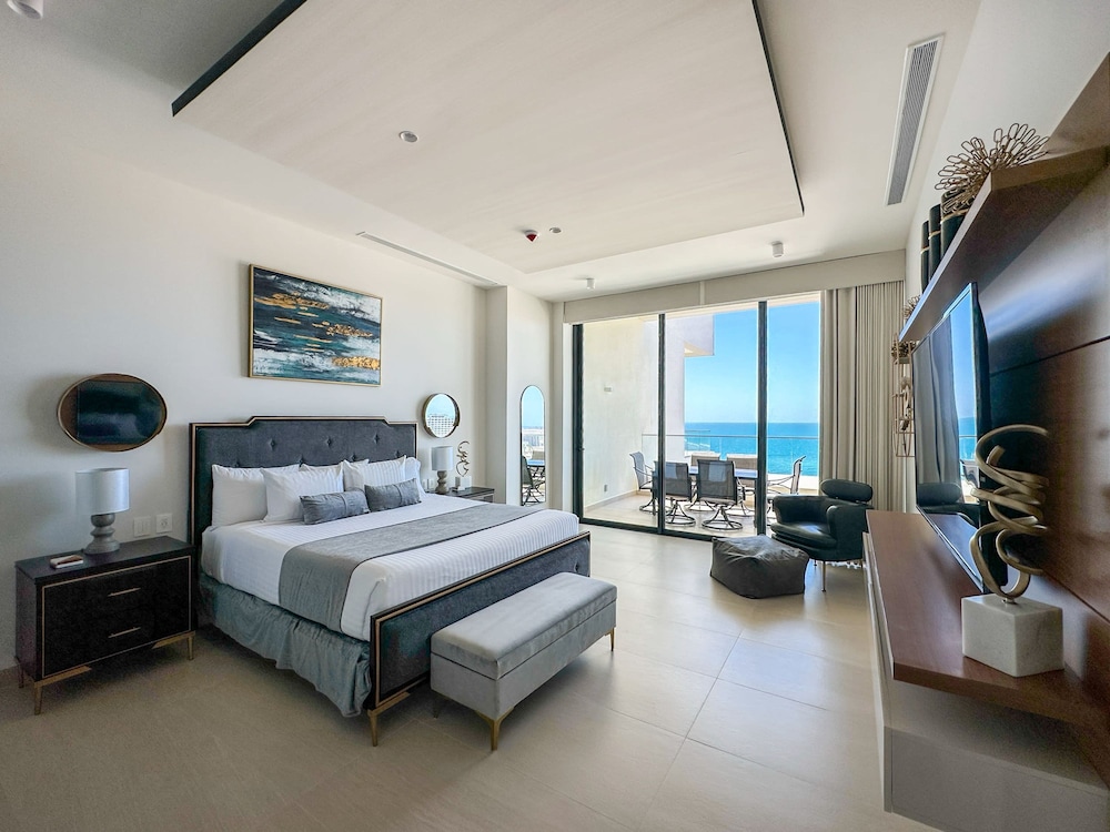 Sandy Beach 2BR Beachfront Getaway