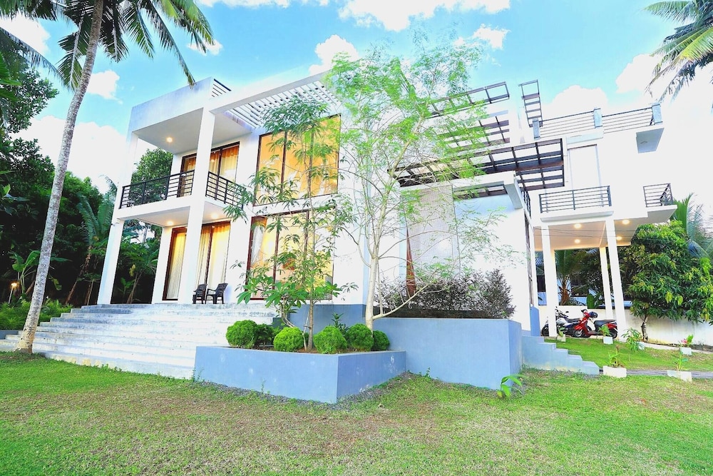 Room in Guest Room - Serene Oasis in Galle - Tranquil Retreat With Breathtaking Views