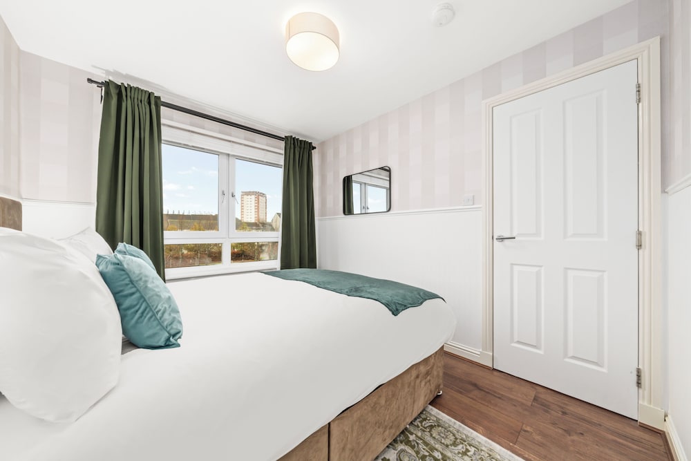 Urban Elegance 5-Bed Glasgow Home