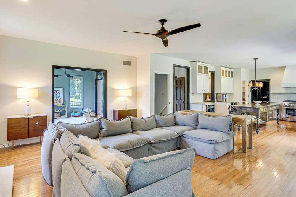 5 Mi to Dtwn York: Spacious Family Home