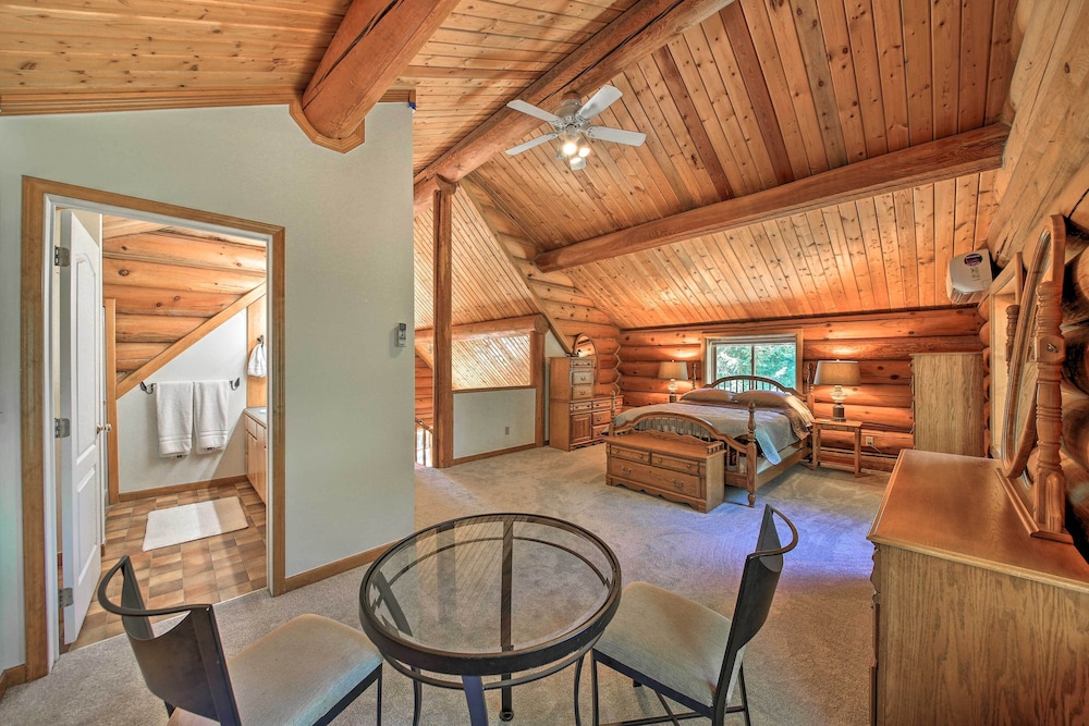 Large Cabin w/ Fire Pit + Grill on 34 Acres! view 3