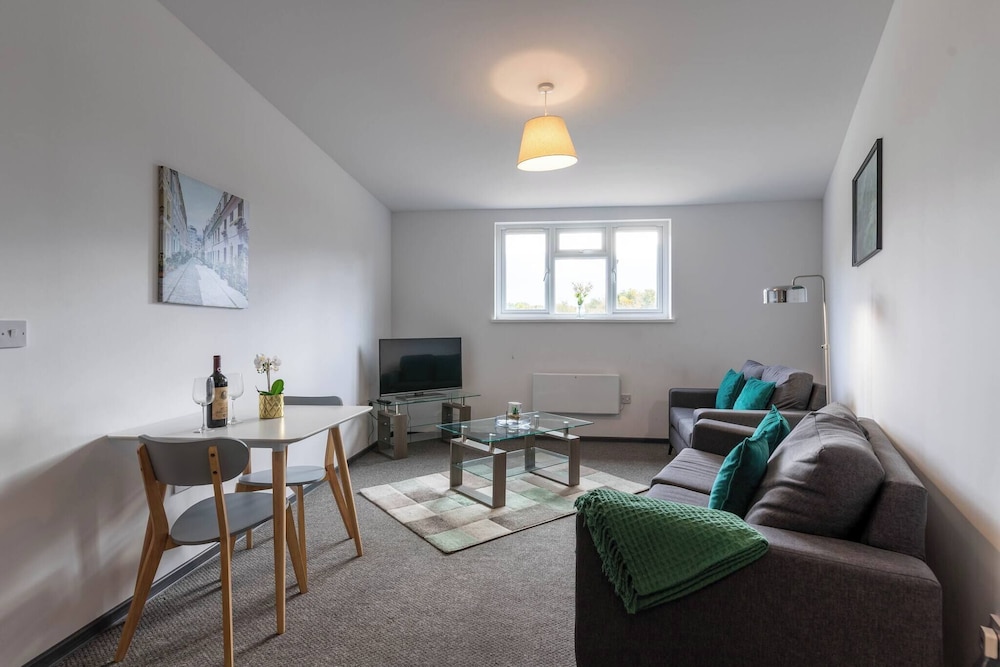 The Elderns 2BR A1 Nearby Netflix Parking