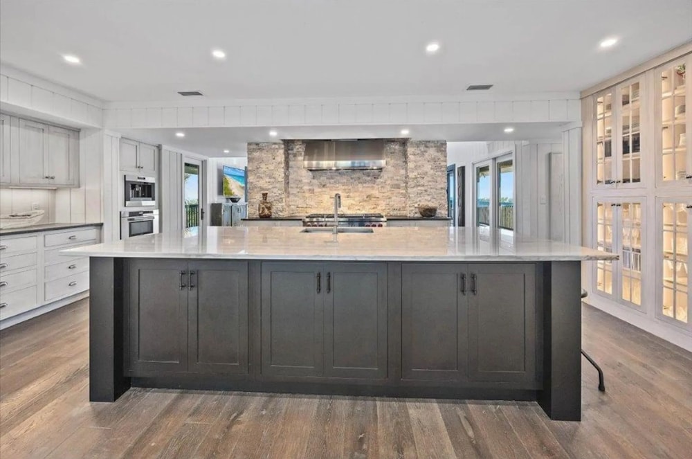 Ocean Commotion by Distinctive Beach Rentals