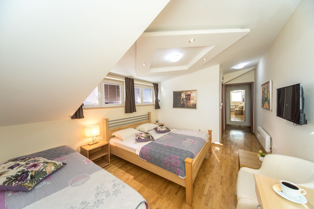 F Apartmani Kragujevac - Luxuary Business Suites view 5
