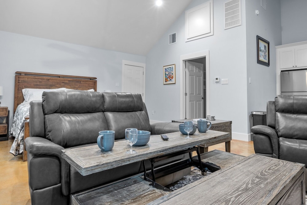 Appian Way Maltese Cottage 1 Bedroom Cabin by RedAwning view 2