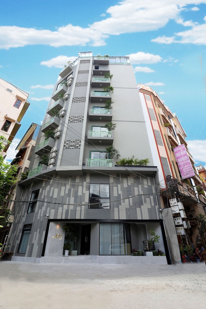 SKY HOTEL Central Phnom Penh - Rooms & Apartments