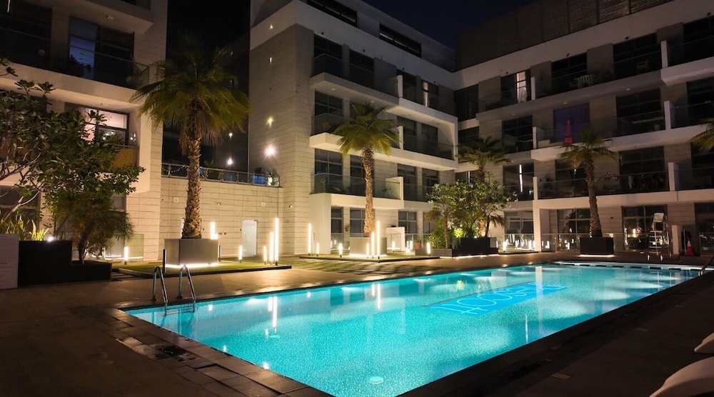 Luxury 1BR w/ Balcony & Burj Khalifa View