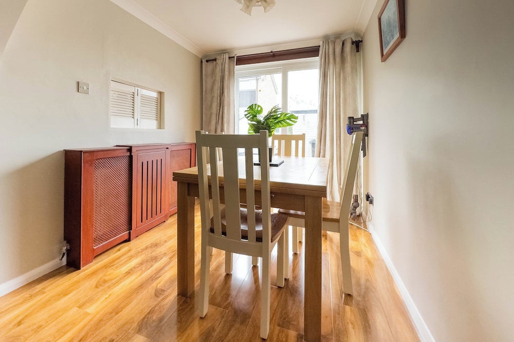 Falstones Cozy Retreat in Basildon