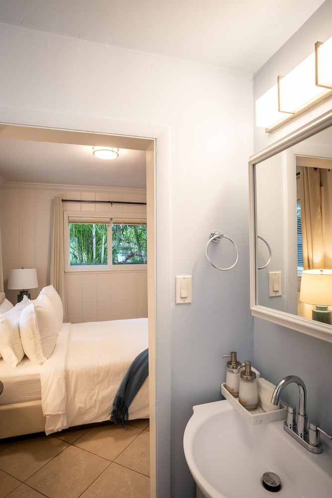 Walk to Wilton Drive - Spacious Quiet Villa 1