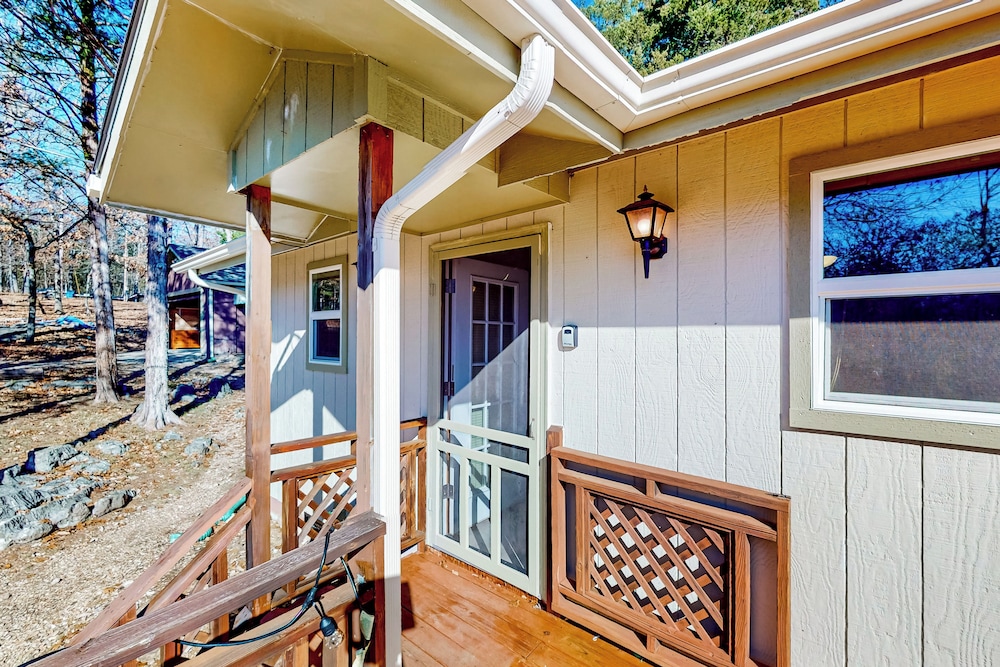 Relax at 'the Cove' Waterfront Getaway