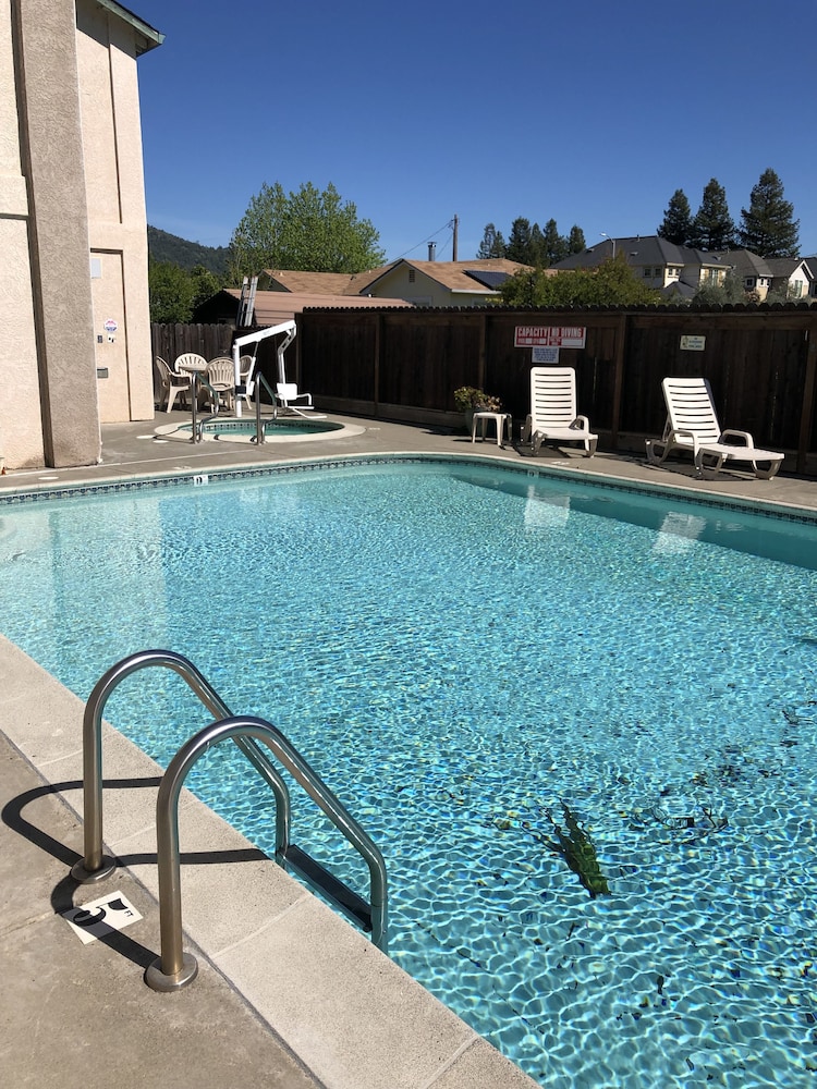 Cloverdale Wine Country Inn  Suites - Property Image 9