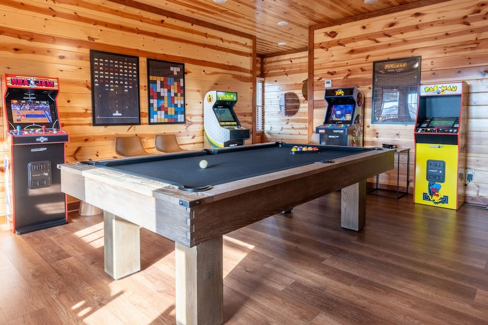 Pet-friendly Pool Game Room Hot Tub Theater