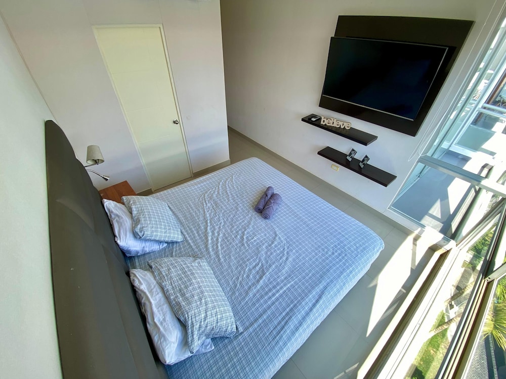 Apartment with Pool, Gym & A/C (507)