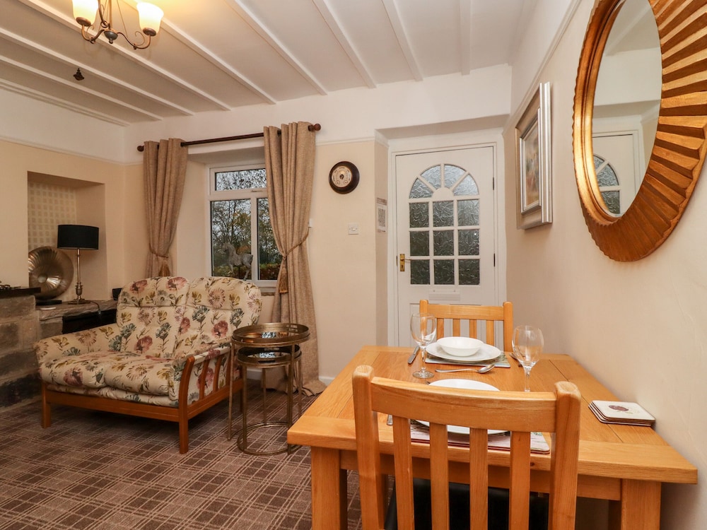 7 Scarah Bank Cottages