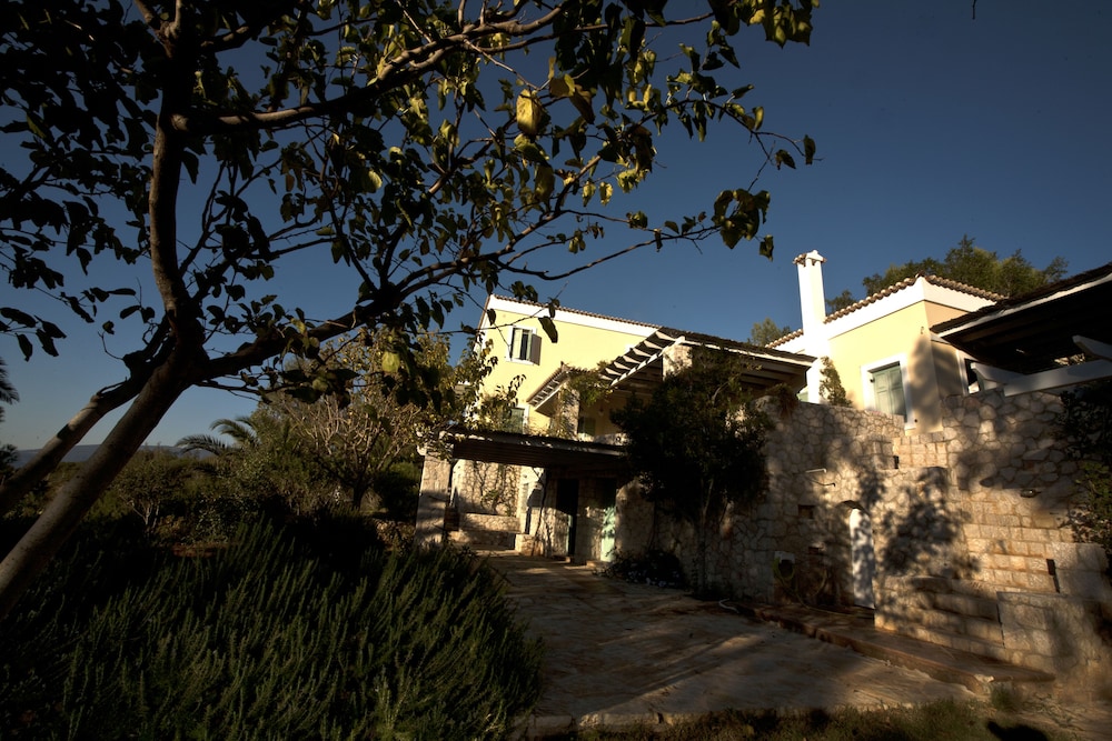 Electra Beachfront Villa
