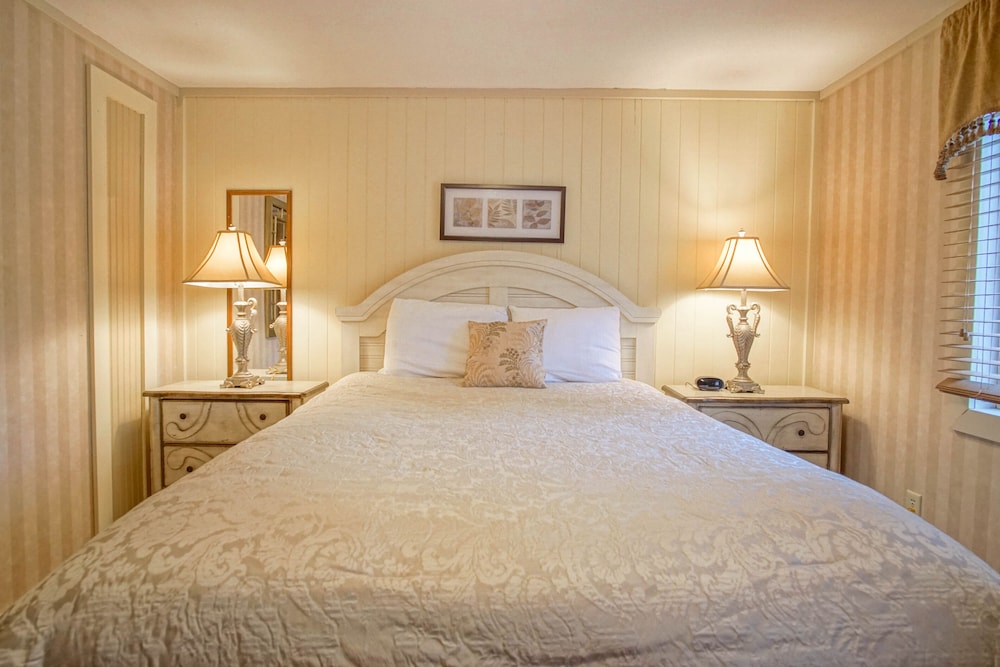 Powderidge #14: 2 Bedrooms, 2.5 Bath: Slope Side, Wood Fireplace