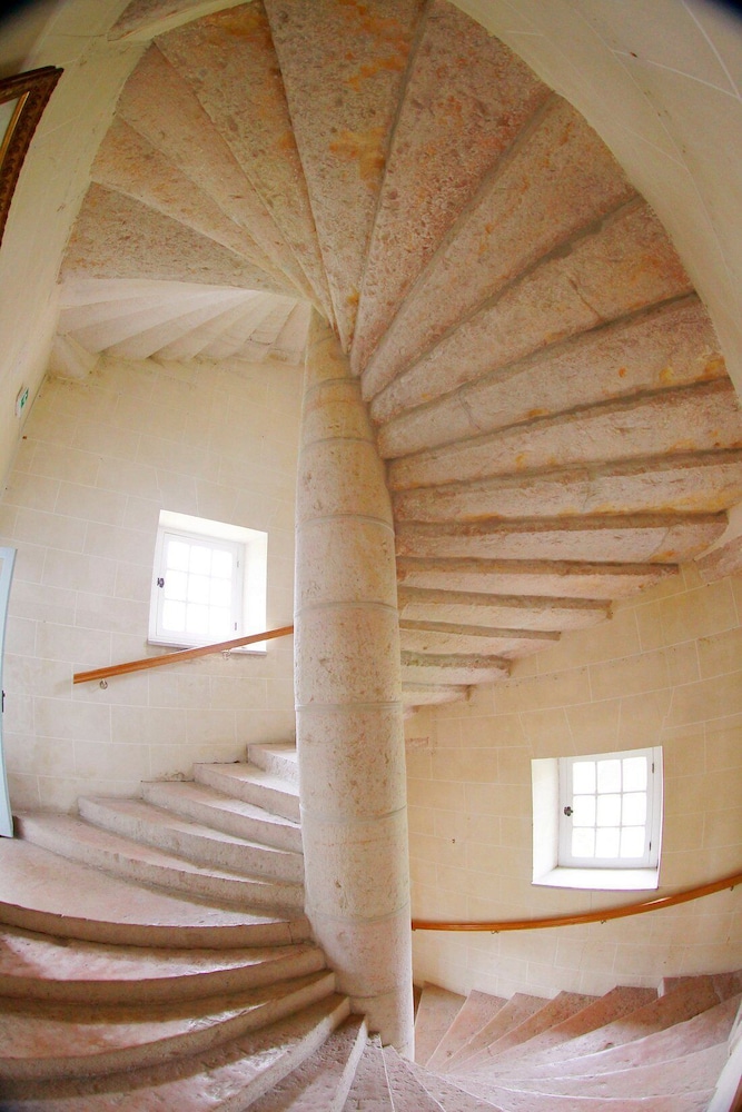 Château de la Berchère view 4