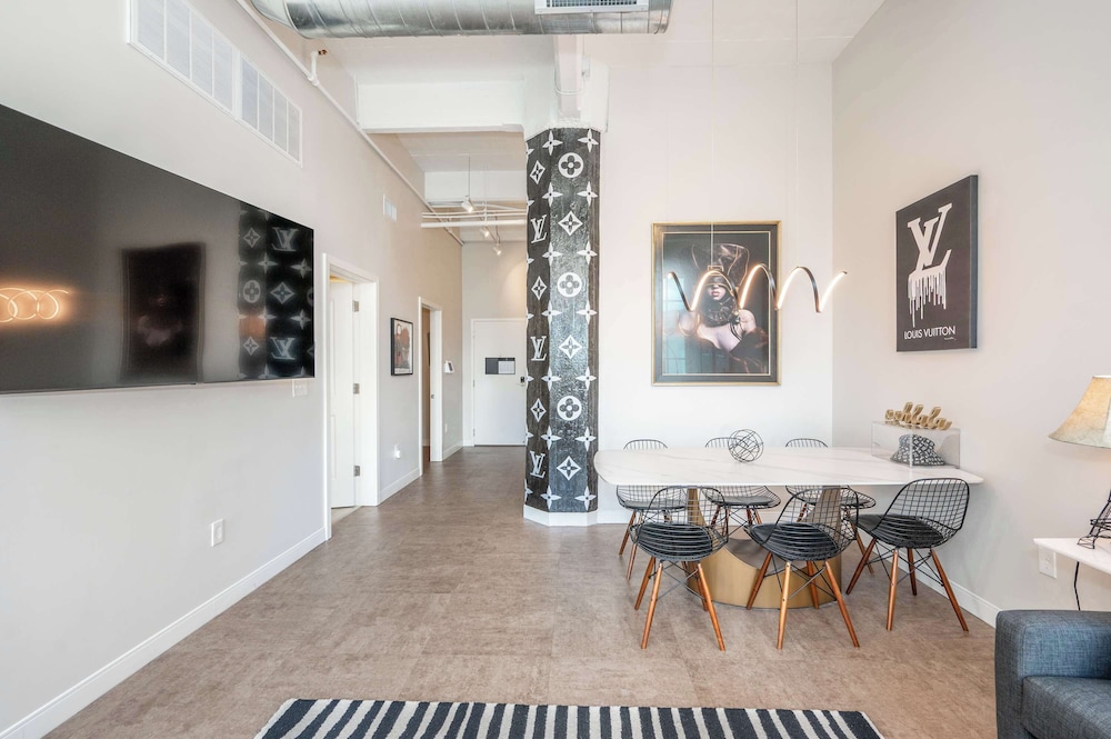 The 333 Suites 301 - Suite for 6