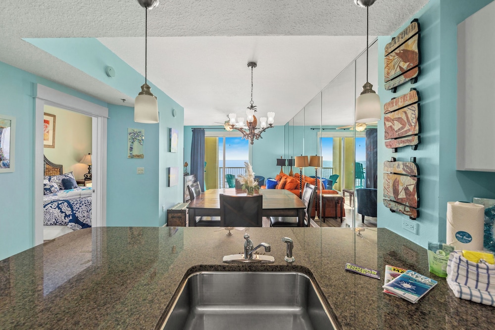 20th Floor Condo! Sleeps 8! Gulf Front Master Suite w/ Beautiful Gulf Views!