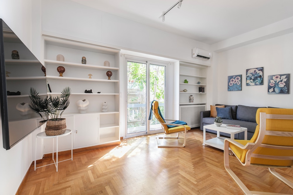 Artsi - 3BR Apt w Balcony in Athens