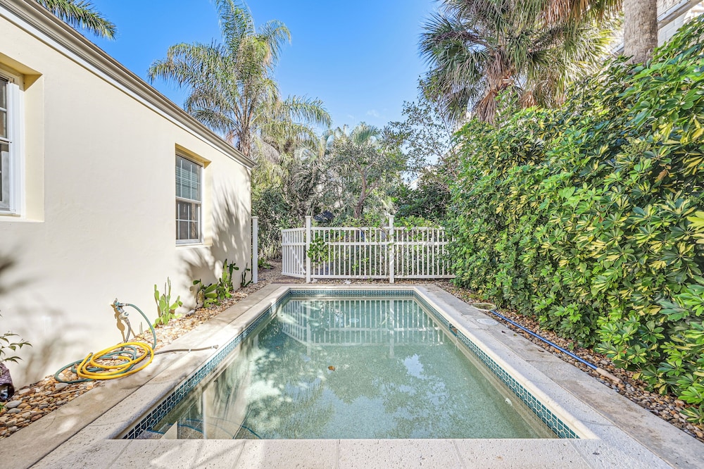 1 Block to Beach - Home w/ Pool in Old Naples!
