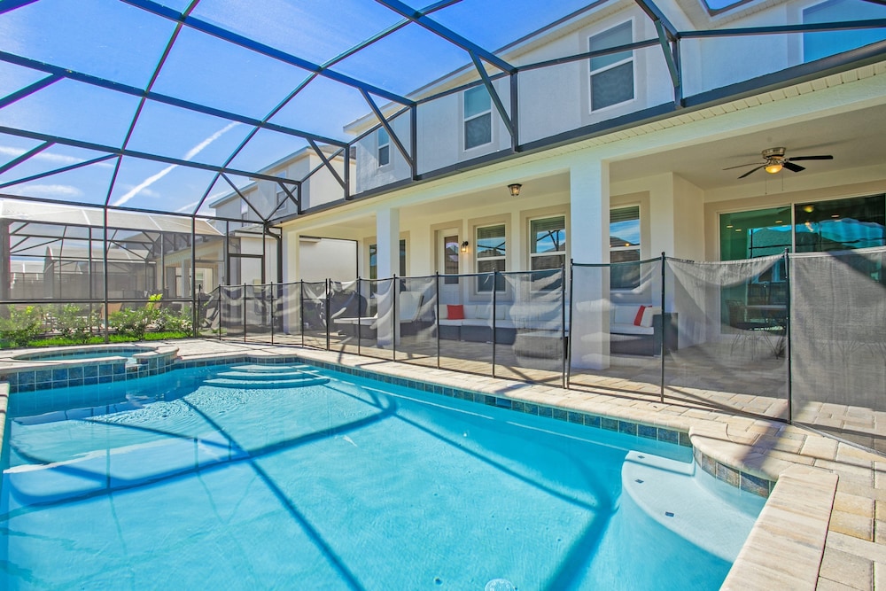 Fabulous 8 Bed Villa Pool & Spa, Movie Theater 1805c - Image 4