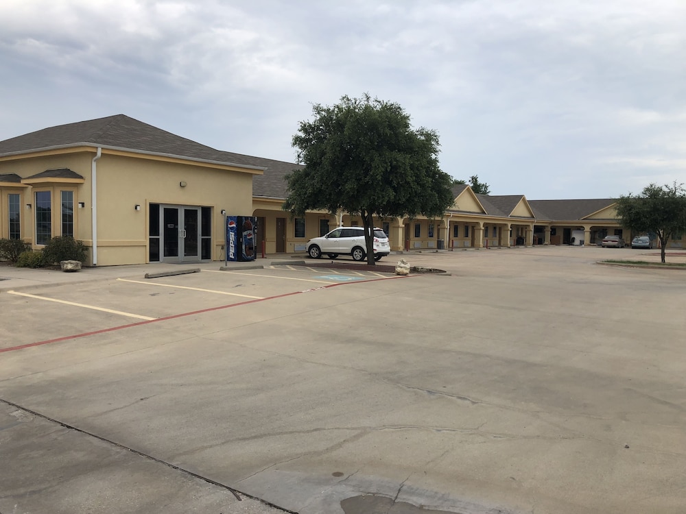 Whitesboro Inn & Suites