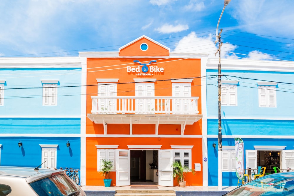 Bed & Bike Curacao Hostel