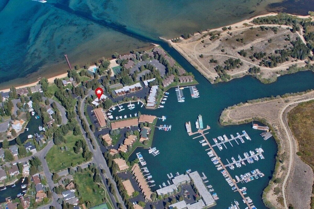 Lake Tahoe Vacations - Hawks View 3 Bedroom Home by RedAwning - Property Image 5