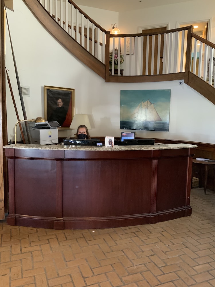Lighthouse Club Hotel
