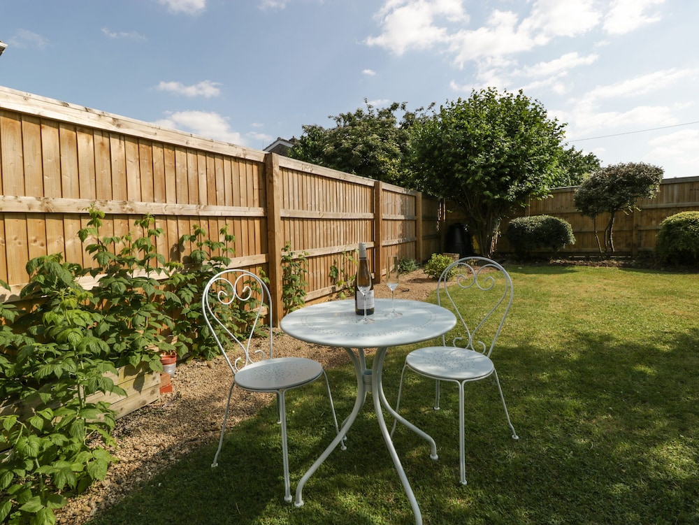 16 Mythern Meadow
