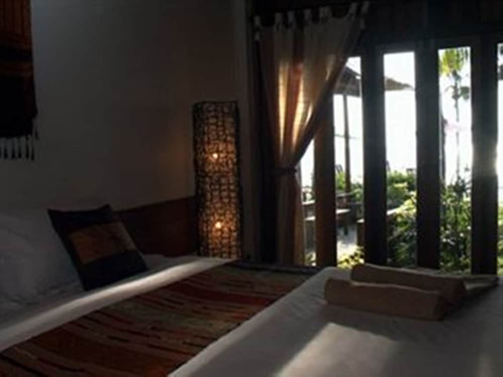 Sunset Cove Resort
