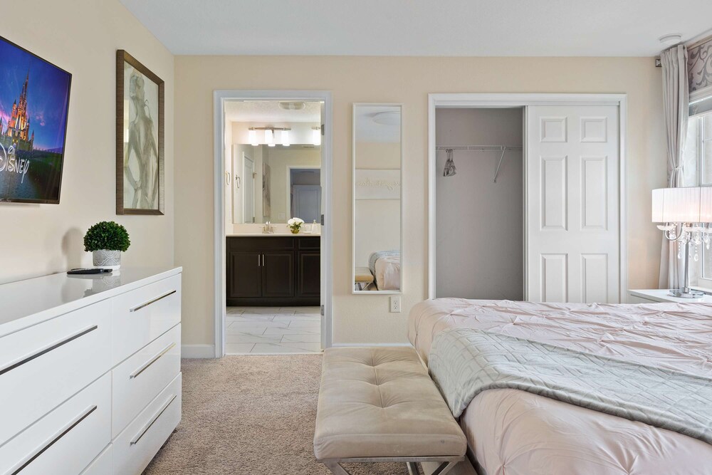 Themed Mickey Bedroom 4BR up to 8 People