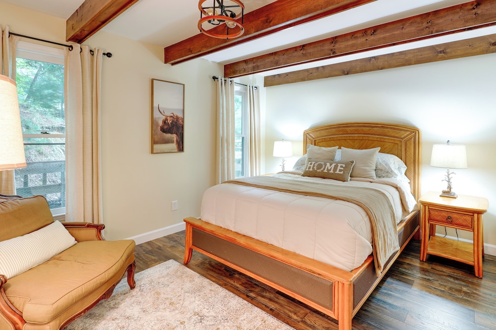 Deck & Game Room! Lakefront Blue Ridge Mtn Gem