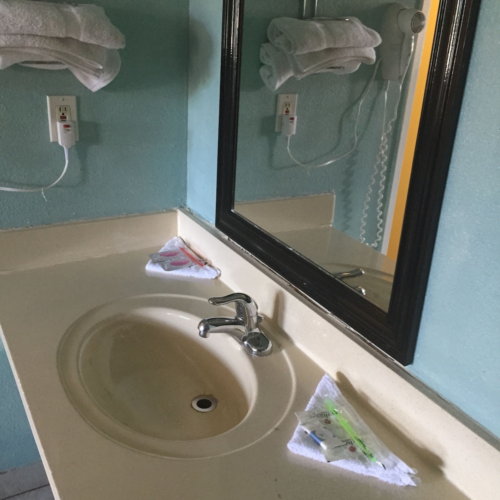 Guest Inn & Suites