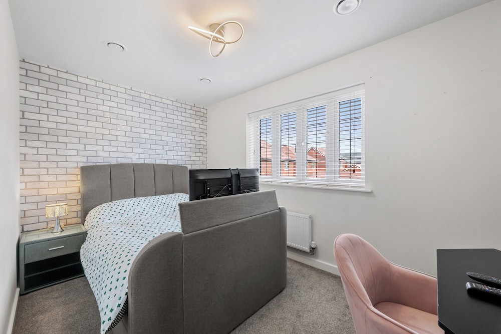 3 Bed Detached House - Sky Tv - Garden - Pets