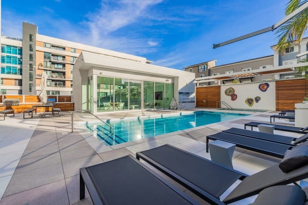 @ Marbella Lane - Grand 2BR w/ Beach & Ocean Views