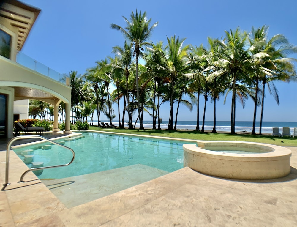 Luxury Villa on The Beach - Hermosa Palms 10A