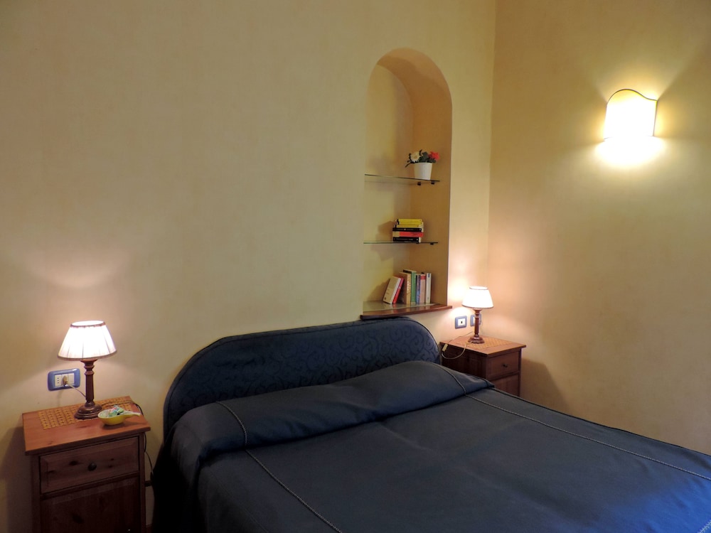 Bonapace Porta Nolana B&B