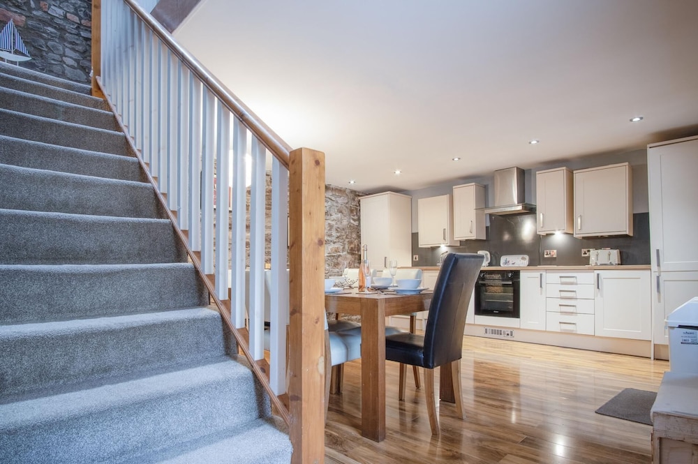 Fletcher Coach House - 3 Bedroom Cottage - Pendine