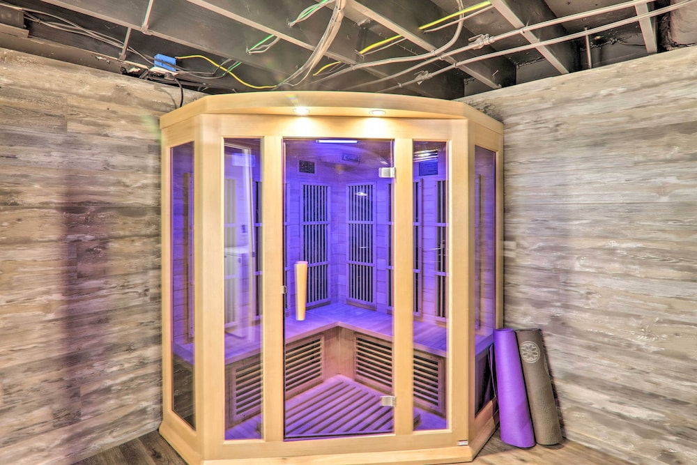 Sunroom, Fire Pit + Sauna: Lake Locust Village Gem view 5